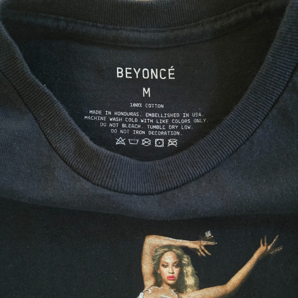 Beyonce T Shirt Medium Pose 3 Renaissance Horse Cowboy Carter Tour Concert Tee - Picture 3 of 5